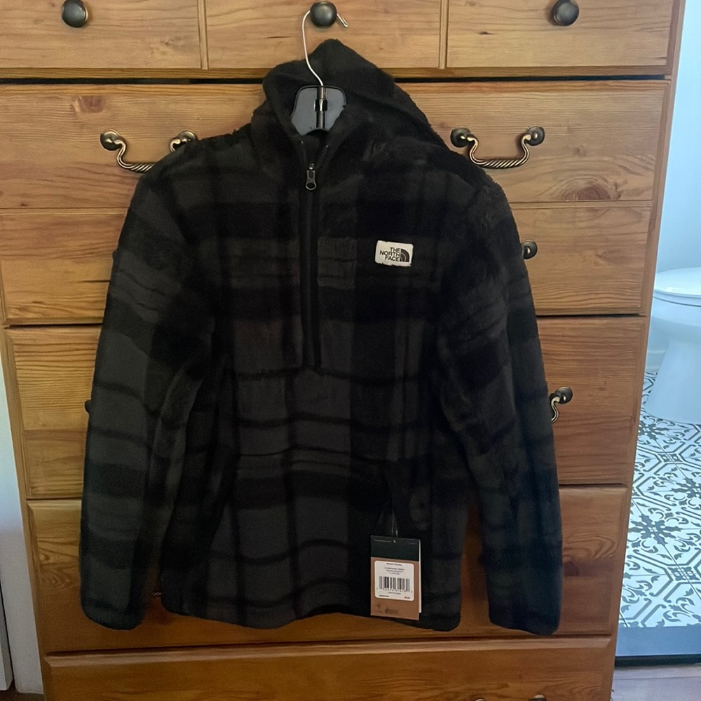 The North Face plaid boys fleece hoodie. L/G 14/16 black and gray